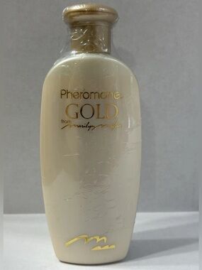 Pheromone By Marilyn Miglin "Liquid Silk Powder" 8oz Bottle Factory Sealed